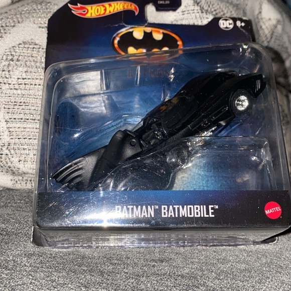 Hot Wheels Batman Batmobile Die-Cast Car - Picture 2 of 3